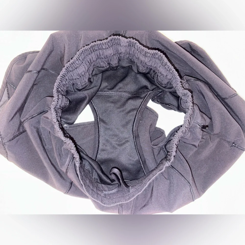 Lululemon Hotty Hot Short II, Long 4 Inches in Black - Size 4 - Picture 10 of 15